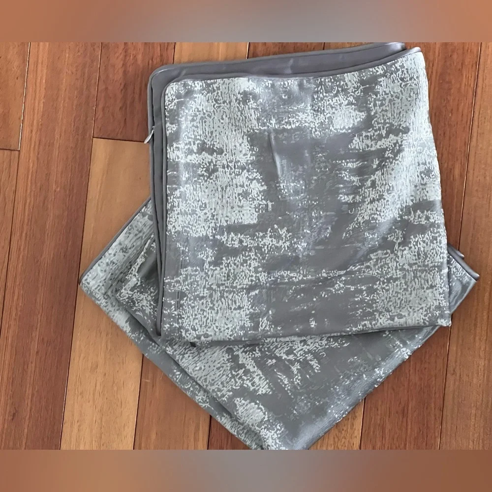 Set of 2. Luxurious 22X22 Jacquard Silver Rain pillow cover Set W.